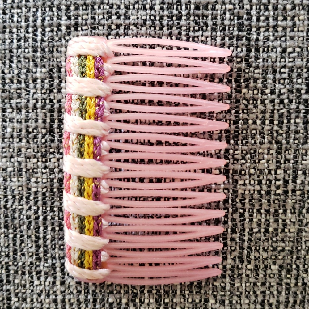 Vintage Women's Set Of 4 Hair Combs - Picture 3 of 5